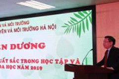 Tuyên dương, khen thưởng sinh viên đạt thành tích xuất sắc trong học tập và nghiên cứu khoa học năm 2019